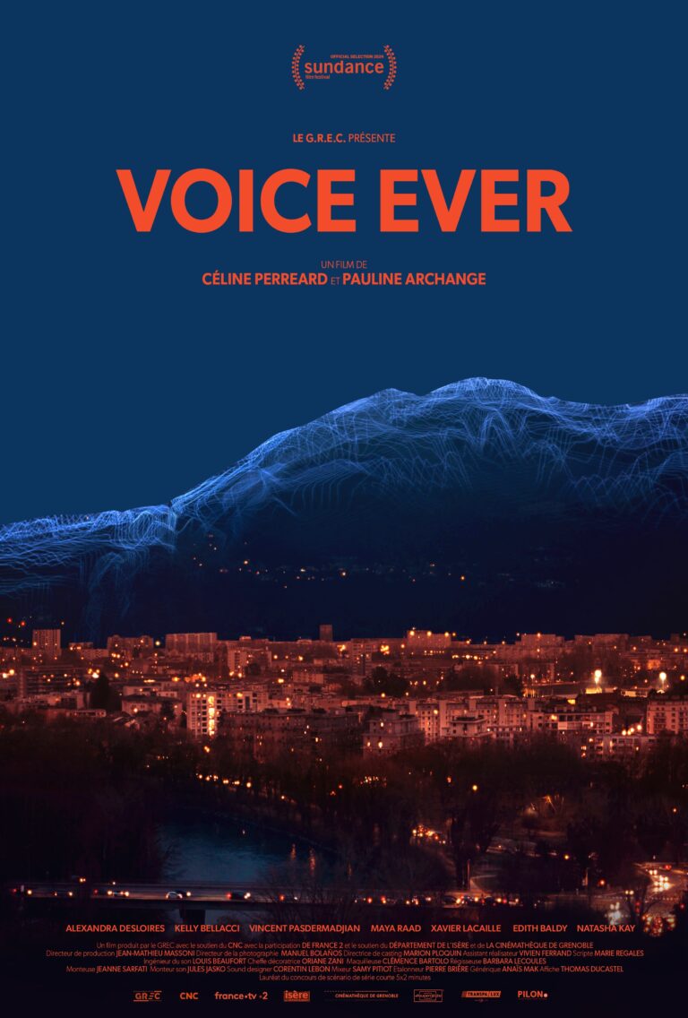 Affiche du film Voice Ever de Céline Perreard et Pauline Archange. Fond de ciel nocturne. En bas, une vue nocturne d’une ville illuminée, surplombée par des montagnes stylisées en lignes lumineuses. Mention de la sélection officielle au Sundance Film Festival.